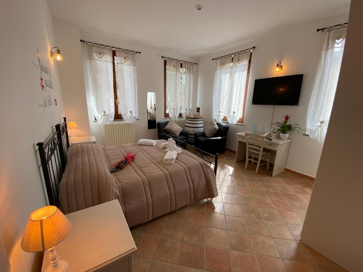 Locanda Della Pieve Pievebovigliana Bagian luar foto