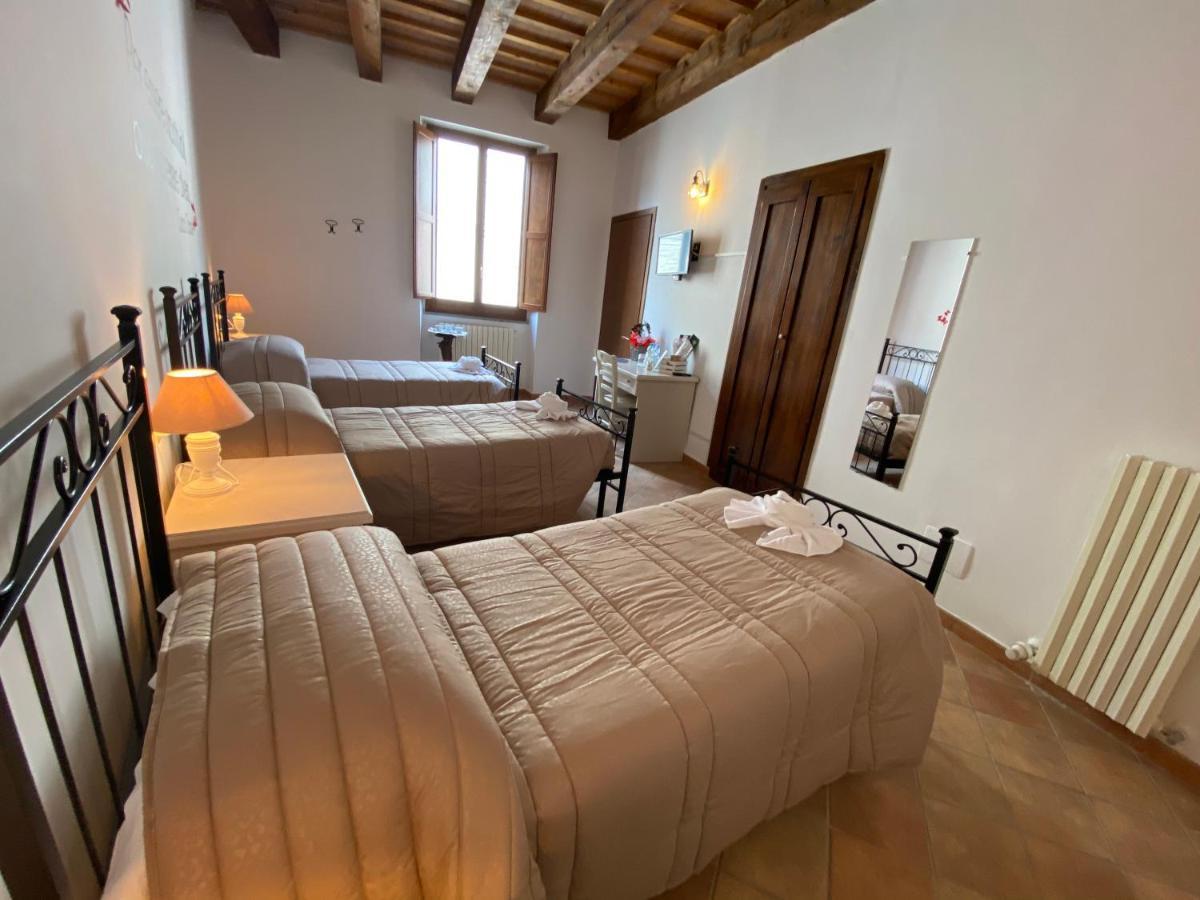 Locanda Della Pieve Pievebovigliana Bagian luar foto