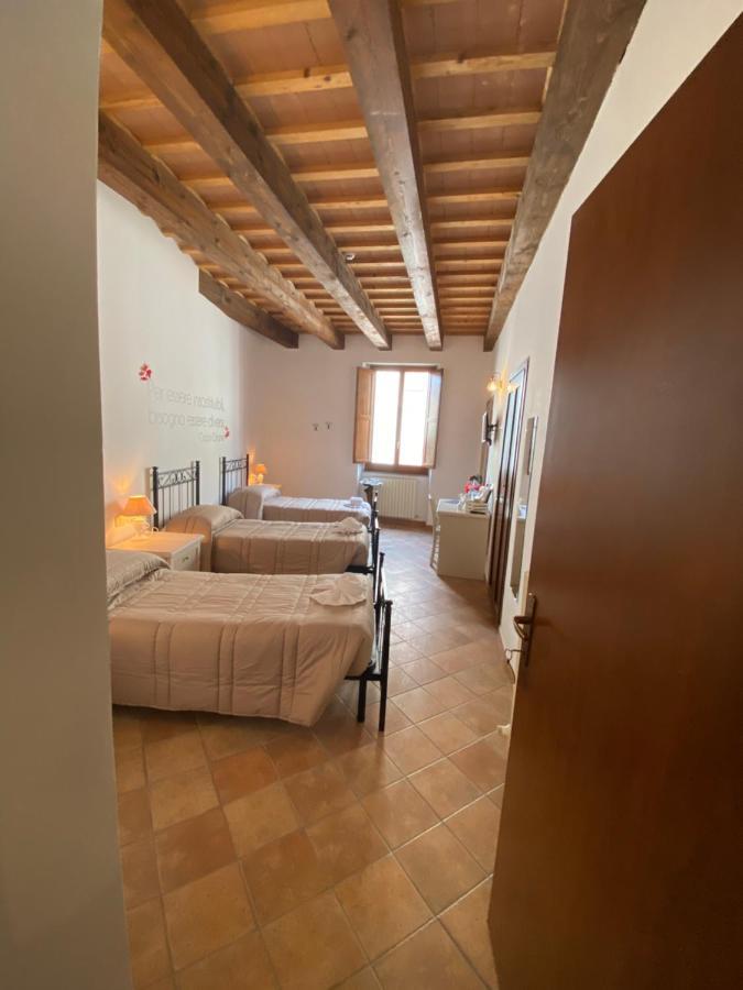 Locanda Della Pieve Pievebovigliana Bagian luar foto