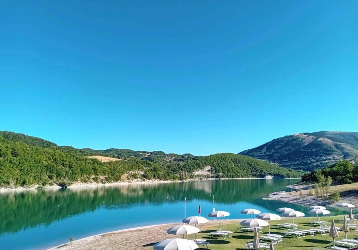 Locanda Della Pieve Pievebovigliana Bagian luar foto